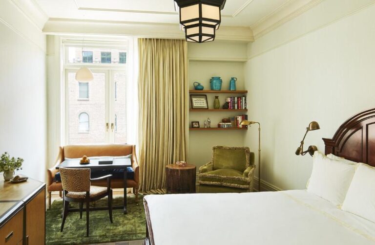 boutique hotels in SoHo with fancy tub 2