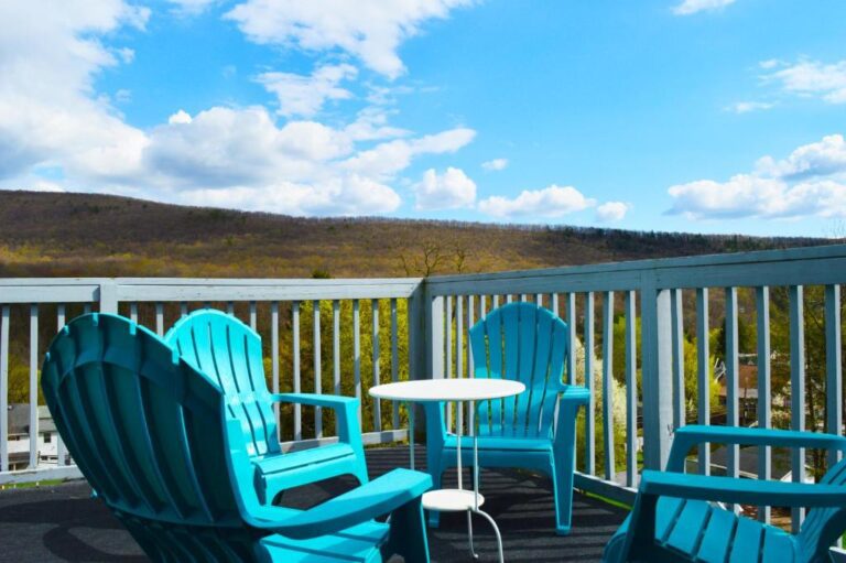 boutique hotels in the Pocono Mountains with hot tub 3