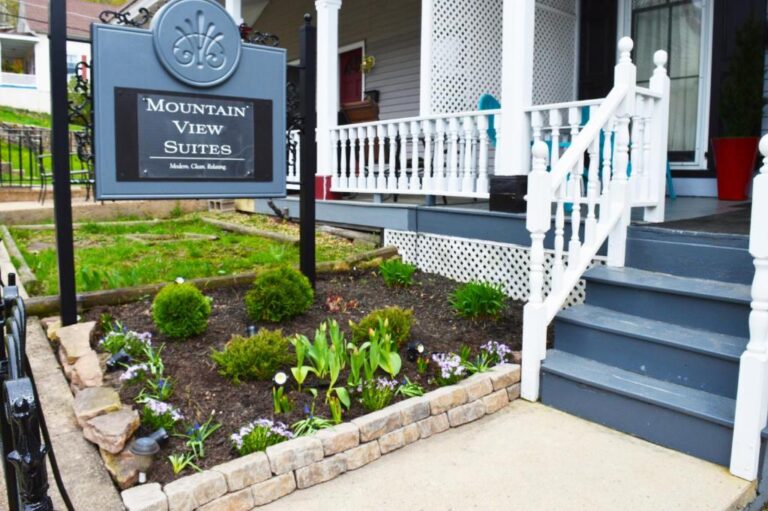 boutique hotels in the Pocono Mountains with hot tub