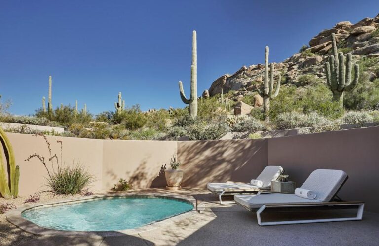 boutique hotels with fancy bathtub in Scottsdale 2