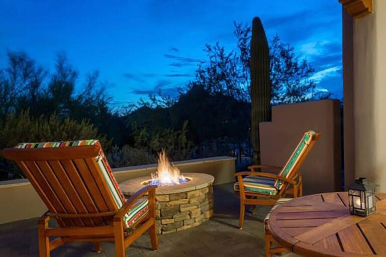 boutique hotels with fancy bathtub in Scottsdale 4