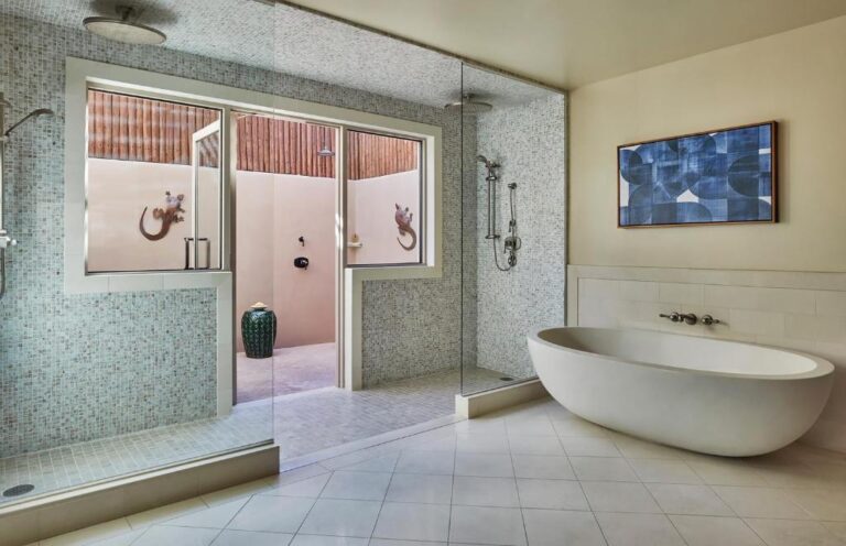 boutique hotels with fancy bathtub in Scottsdale