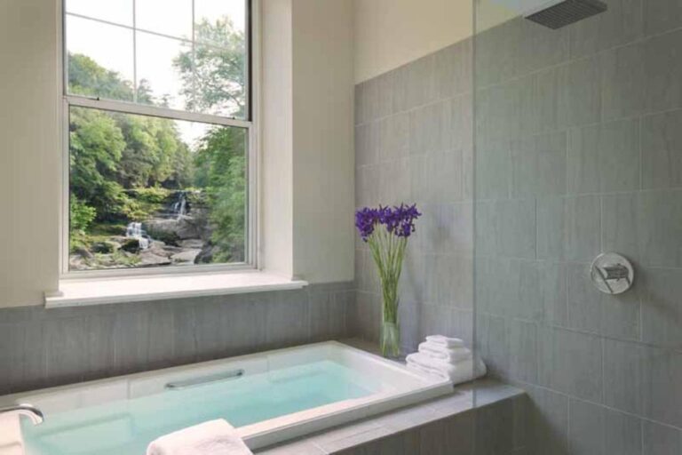 boutique hotels with fancy tub in Pocono Mountains 3