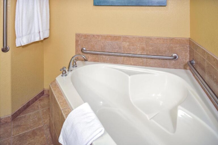 boutique hotels with hot tub in room Sedona 3
