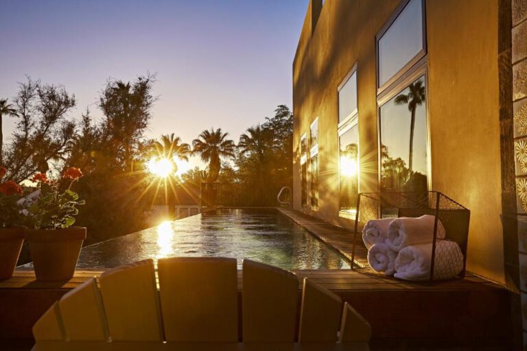 charming boutique hotels in Scottsdale with sleek bathtub 2