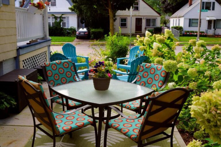 charming boutique hotels with spa bath in Milwaukee 4