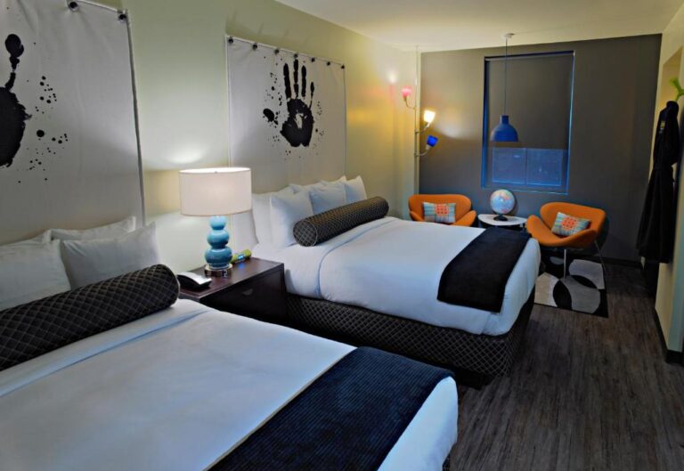 cool boutique hotels in Chicago 2