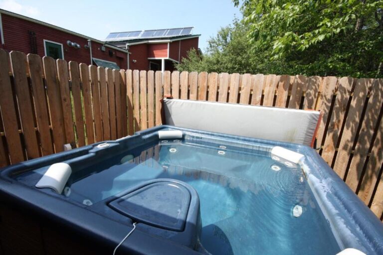cozy boutique hotels in Maine with hot tub in room 4