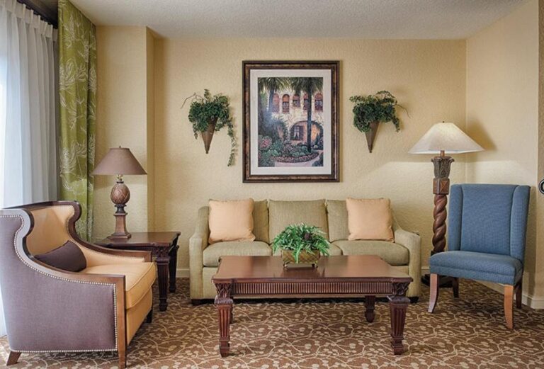 cozy boutique hotels with hot tub in Orlando 3