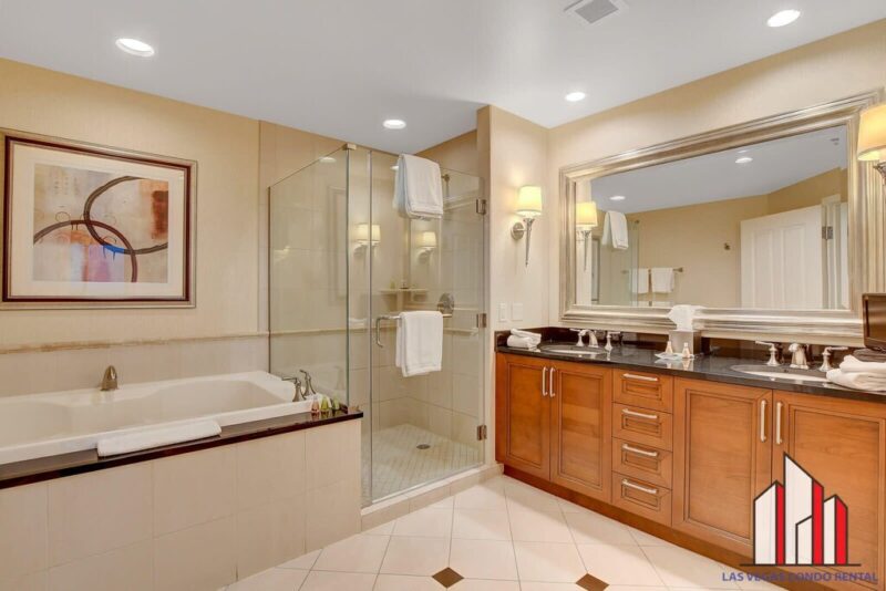 cozy hotel rooms with hot tub in Las Vegas 3