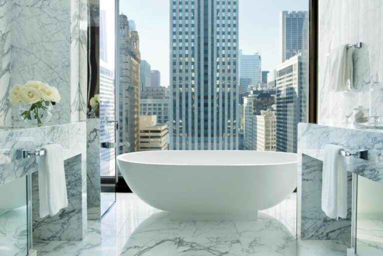 elegant hotels in Chicago with hot tub in room 4