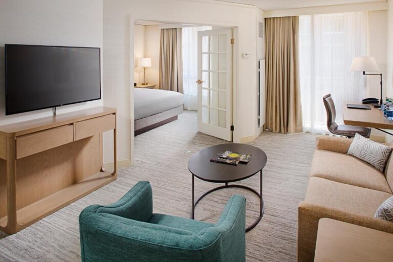 elegant hotels with hot tub in room in Atlanta 2
