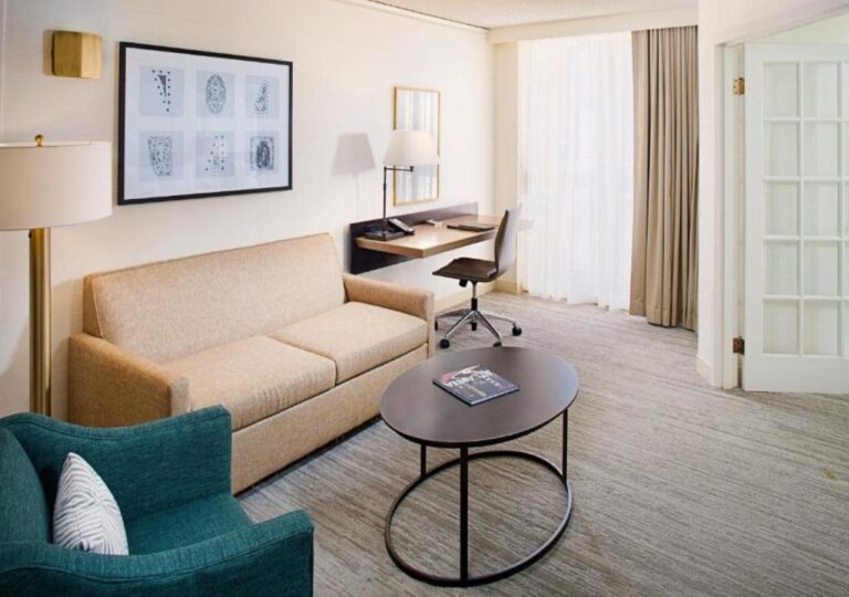 elegant hotels with hot tub in room in Atlanta 4