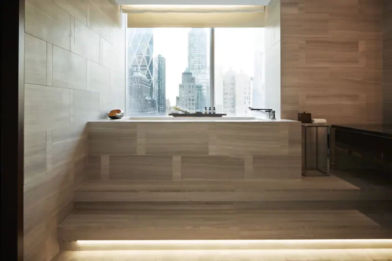 hotel with luxury tubs in New York City 7