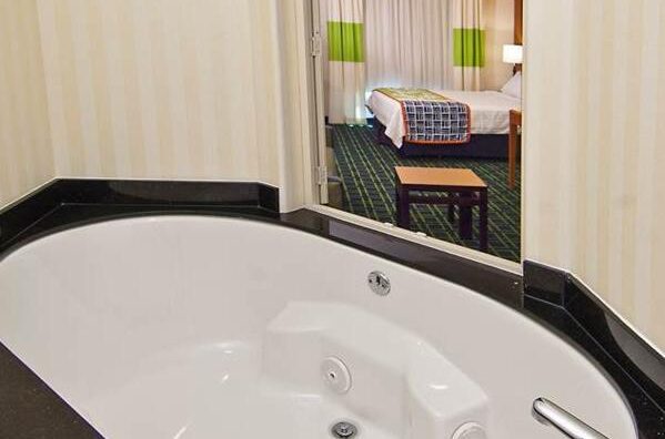 hotels in San Antonio with hot tub in room 2