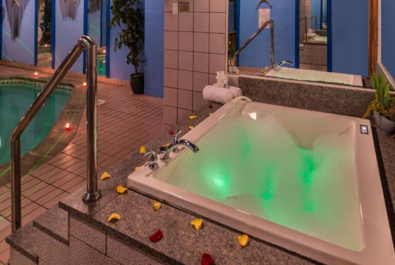 hotels near New Jersey with hot tub in room 4