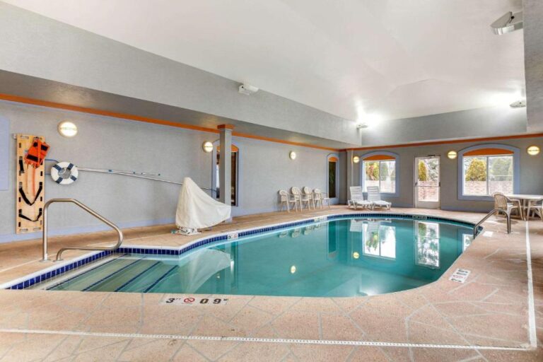 hotels with hot tub Michigan 5