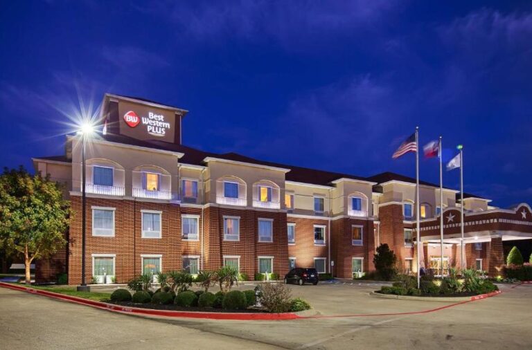 hotels with hot tub in room in Dallas