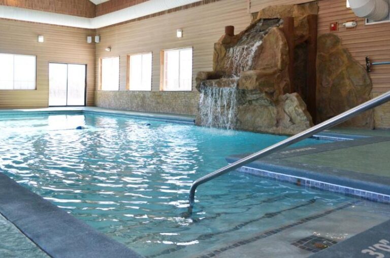 hotels with hot tub in room in Michigan 4