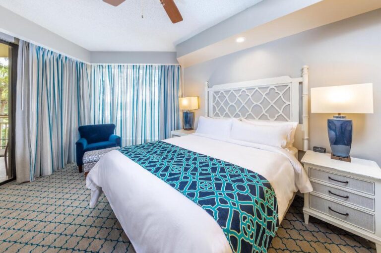 luxury boutique hotels in Orlando with hot tub in room 4