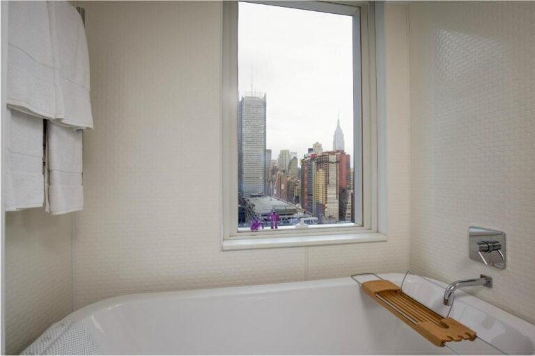 luxury hotels in NYC with hot tub 2