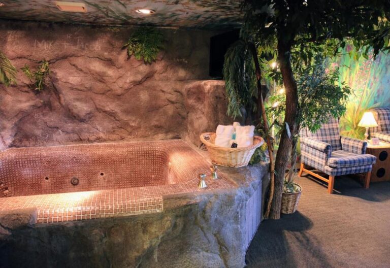 unusual boutique hotels near Milwaukee 3
