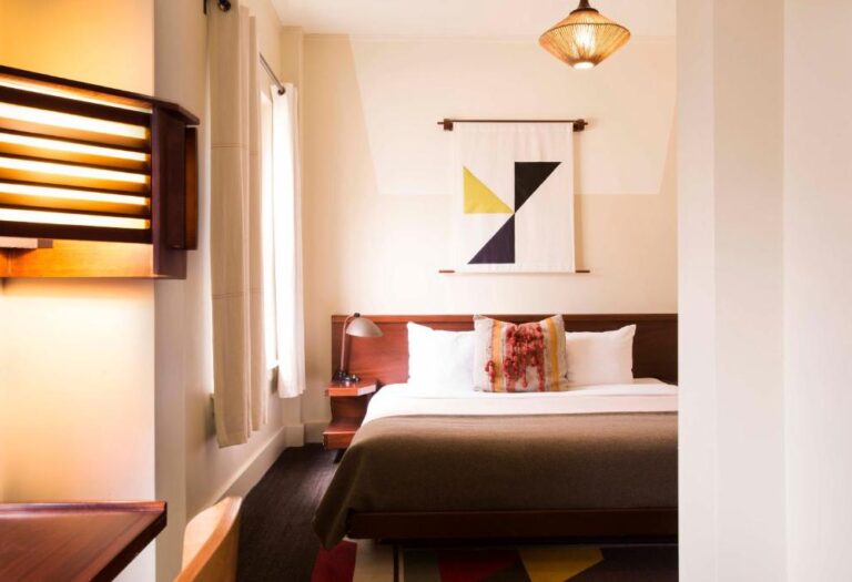 upbeat boutique hotels in Chicago 3