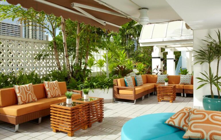 Coolest Hotels in Hawaii Aqua Oasis