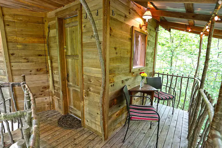 An Adirondack Tree House Retreat1