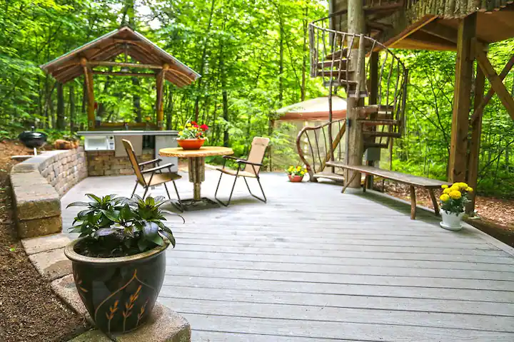 An Adirondack Tree House Retreat3