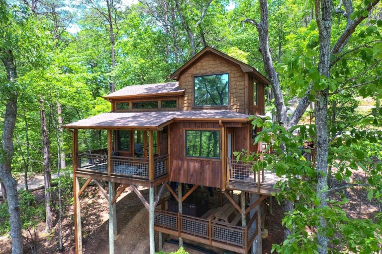 Canopy Blue Luxury Treehouse