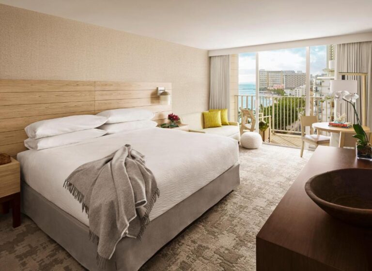 Coolest Hotels in Hawaii Alohilani Resort Waikiki Beach