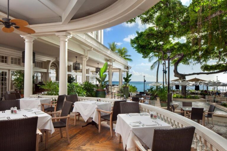 Coolest Hotels in Hawaii Moana Surfrider