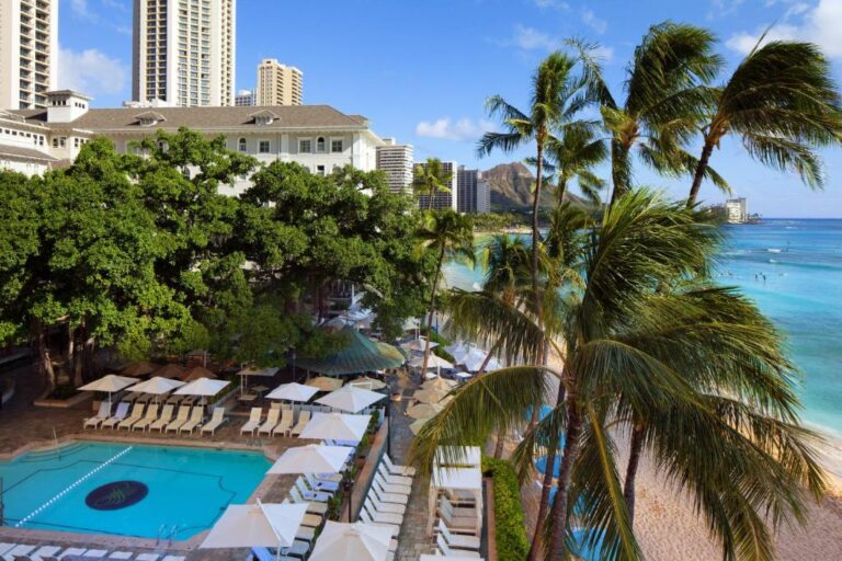 Coolest Hotels in Hawaii Moana Surfrider