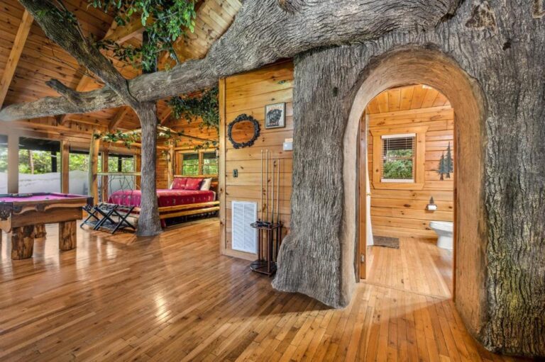 Gatlinburg Enchanted Treehouse home