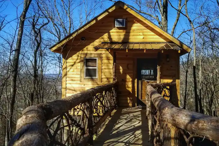 treehouse cabin in arkansas with view
