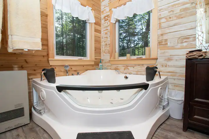 Treehouse near Bar Harbor. Luxurious and private!3