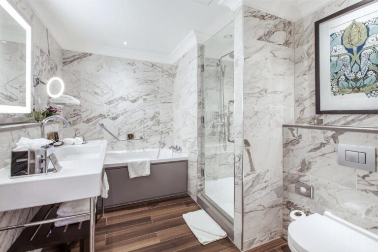 beautiful botique hotel in London with bathtub 3