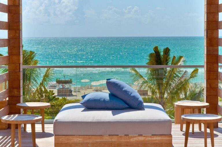 beautiful boutique hotels in Miami with hot tub in room 2