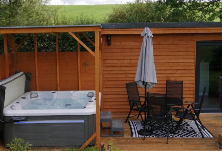 beautiful lodge with hot tub in Cumbria 2