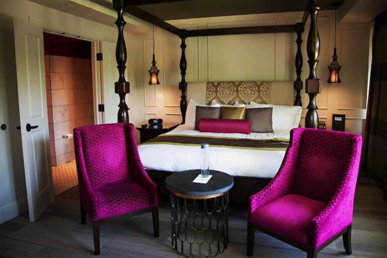 boutique hotels near Tampa with fancy tub 2
