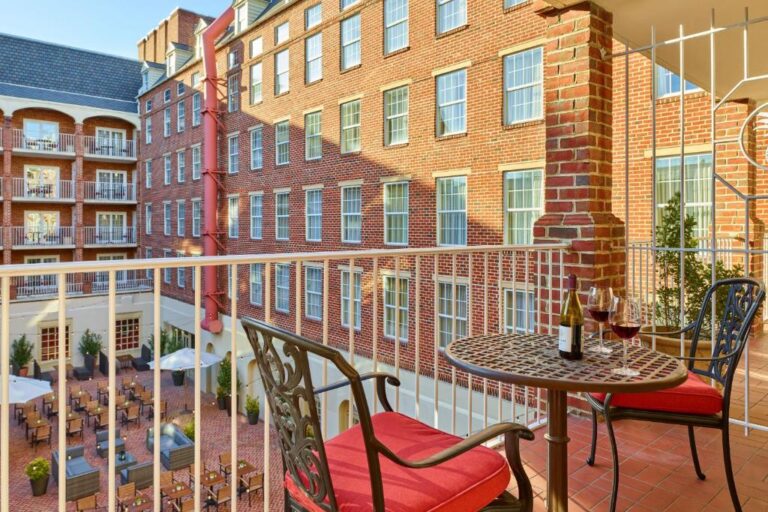 boutique hotels near Washington DC with hot tub in room 4