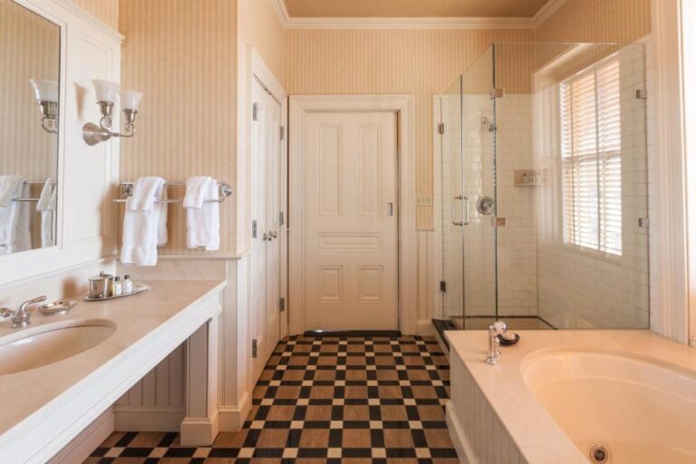 charming boutique hotels in Charleston SC 2