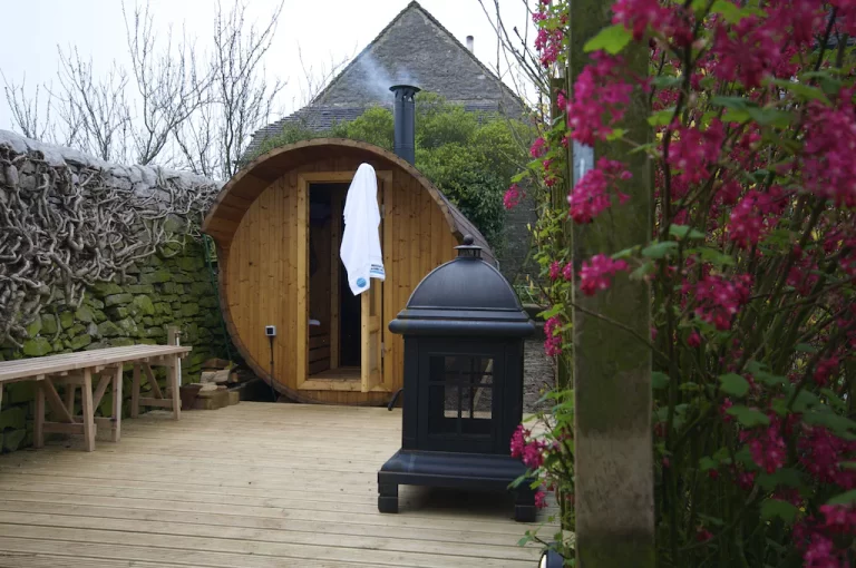 charming cottage in Peak District with hot tub 3