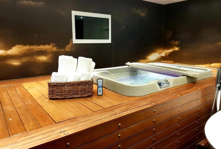 cool boutique hotels in London with hot tub 2 3