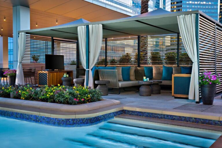 cool hotel in Houston Marriott Marquis2