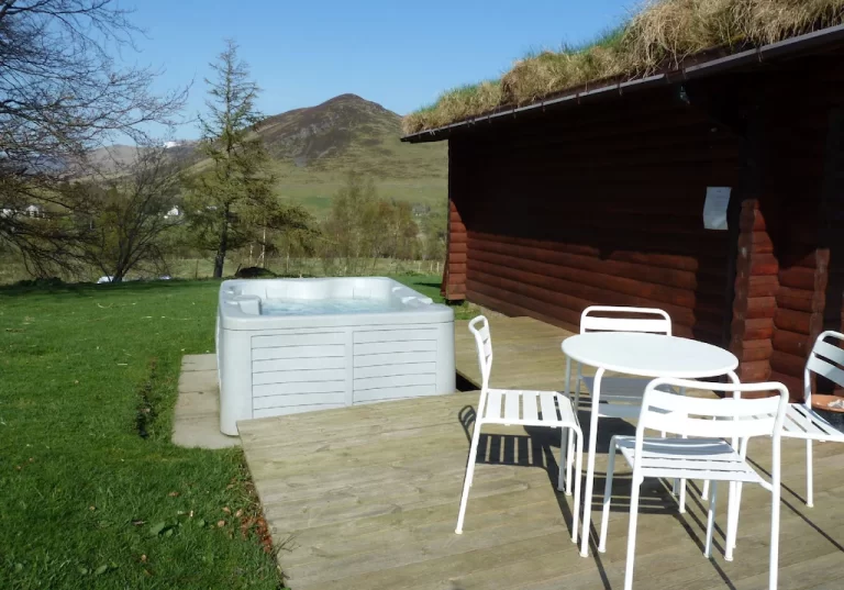 cottages in Perthshire with hot tub 4
