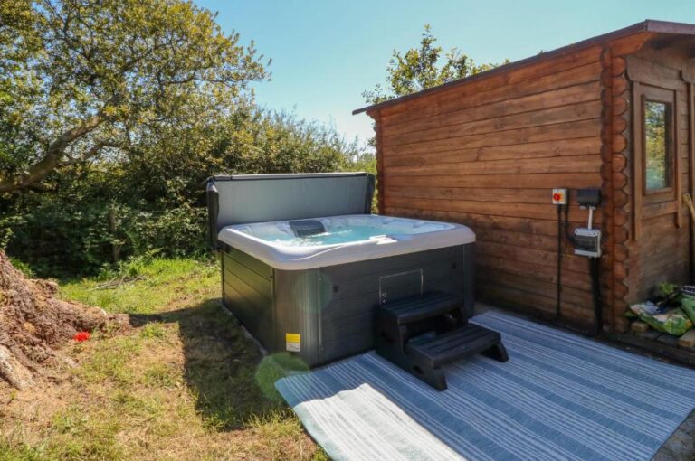 cottages with hot tub in North Wales 3