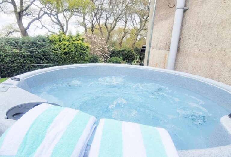 holiday home in Dorset with hot tub 2
