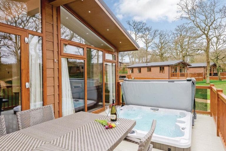 hot tub lodge in Dorset with hot tub 4